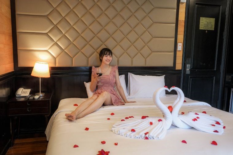 La Casta Cruise Lan Hạ Bay